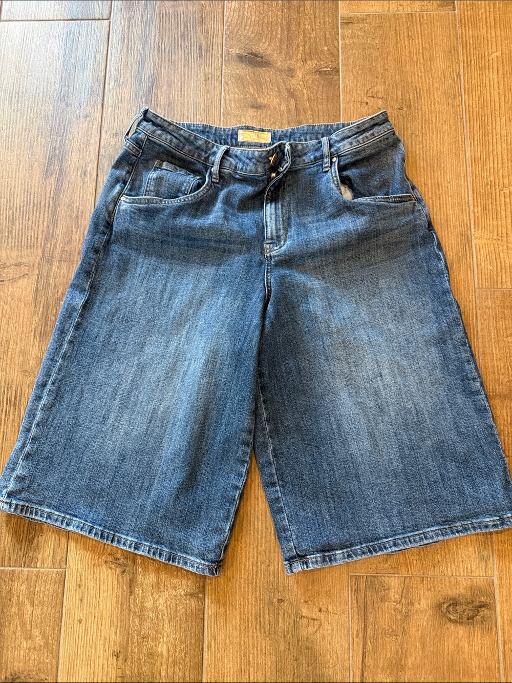 Kut from the Kloth Mandy Bermuda Jeans Shorts